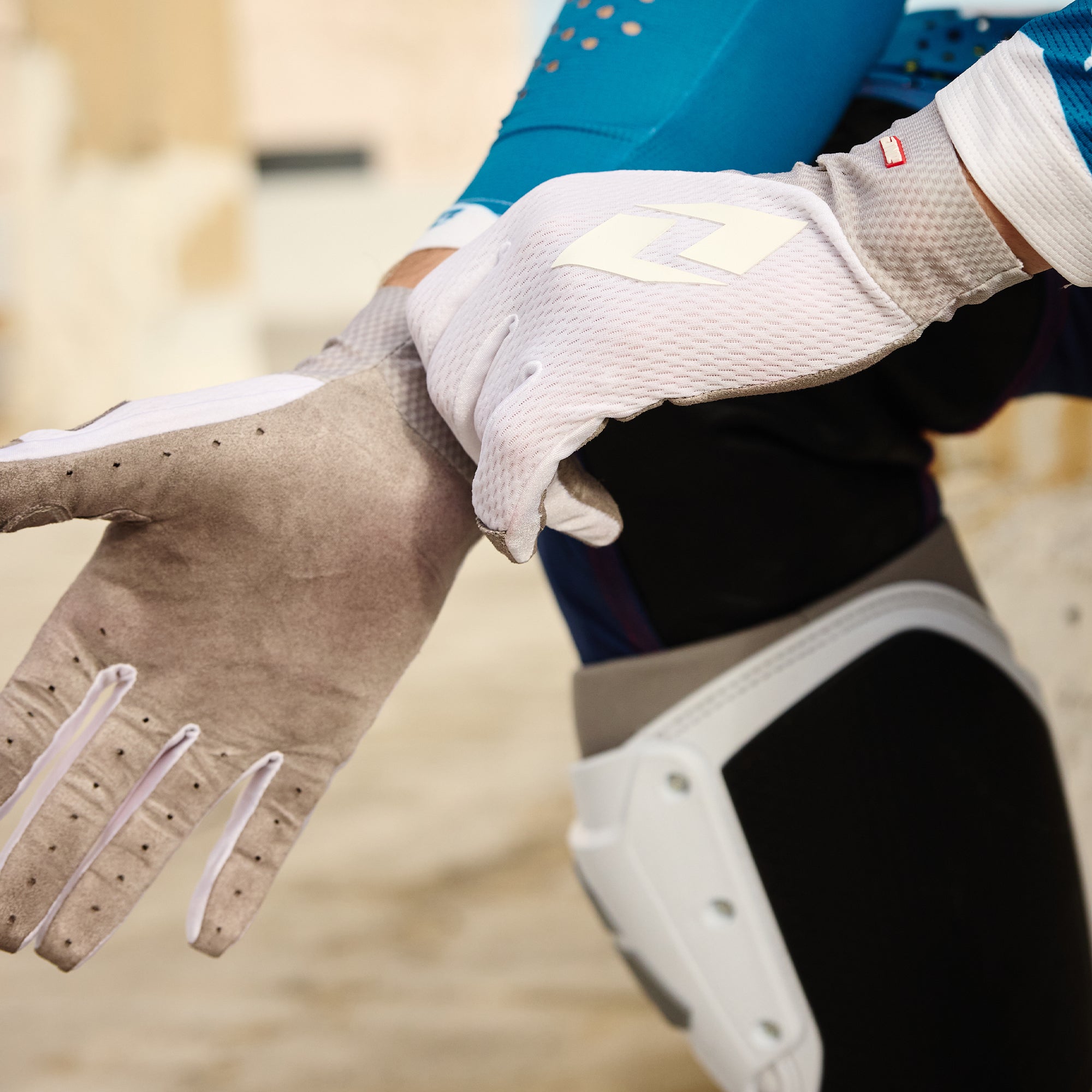 One Industries V197 Ice Gloves