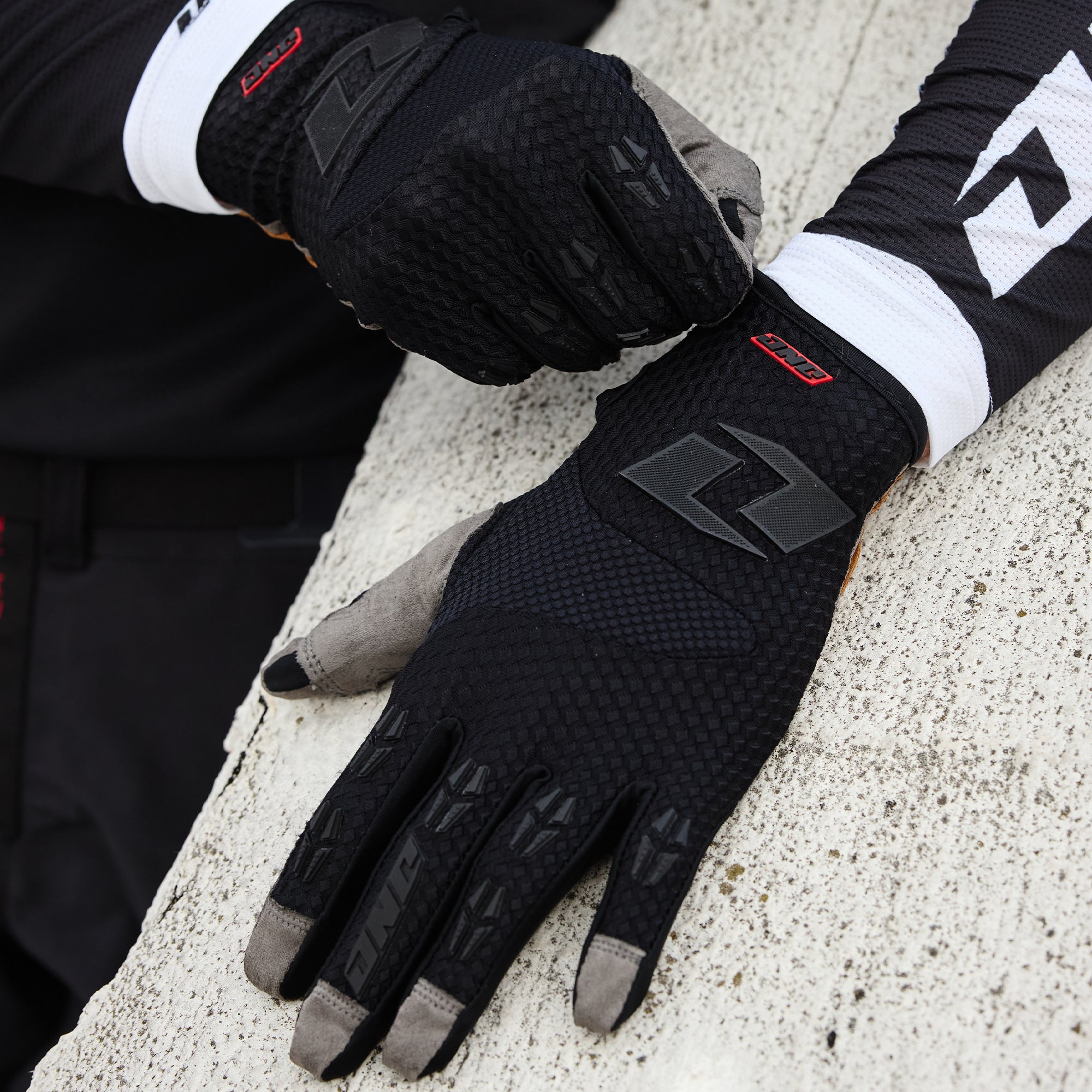 One Industries X197 Core Gloves