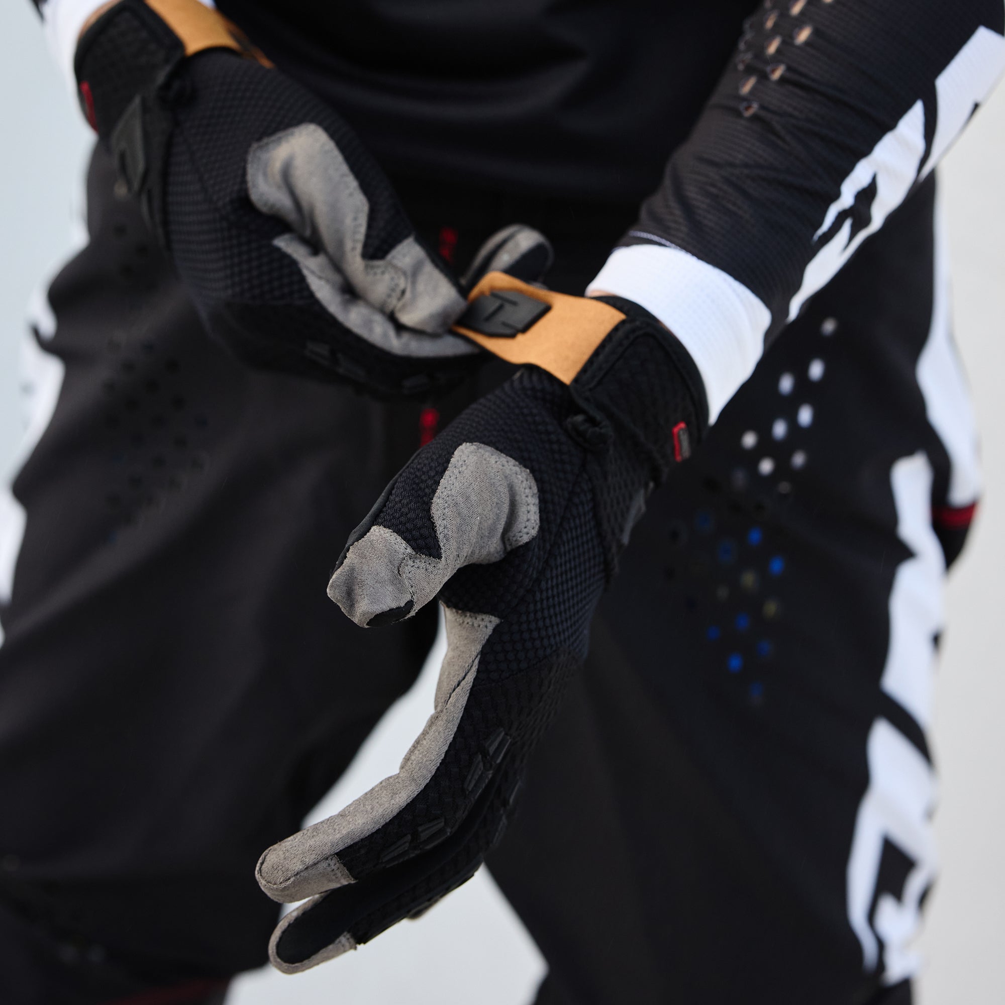 One Industries X197 Core Gloves